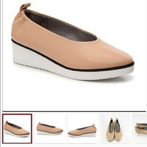 Com + Sens Breanne Choke Up Flats